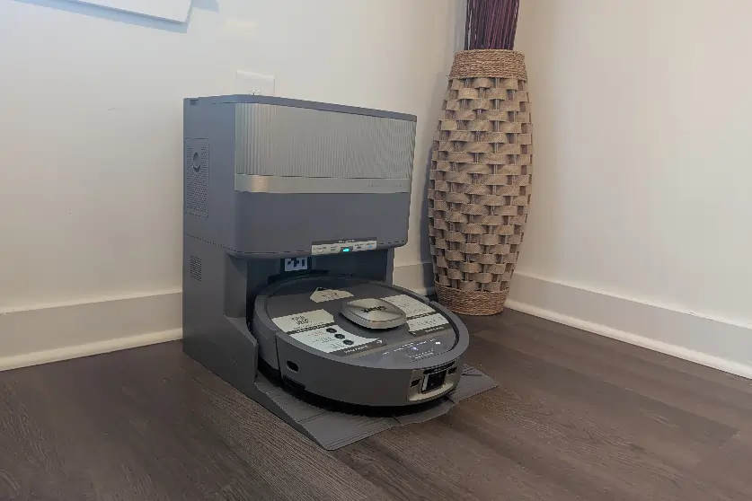 Designed to blend into modern interiors, the Shark PowerDetect UV Reveal features a furniture-inspired Espresso finish and a satin-finish self-emptying dock.